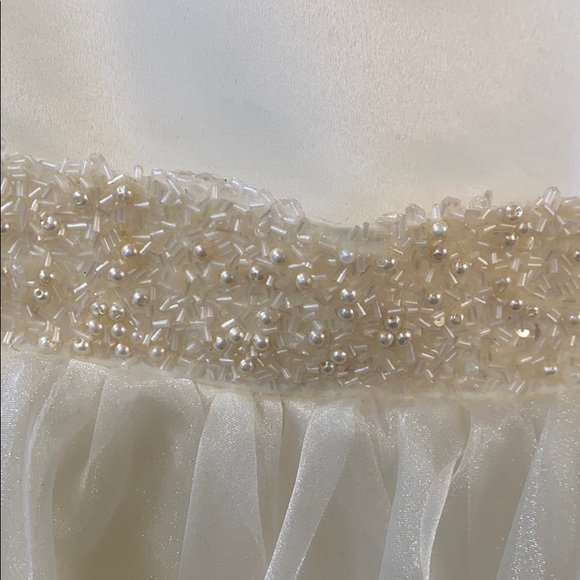 Beautiful off-white Communion/Flower Girl dress. - Picture 2 of 4